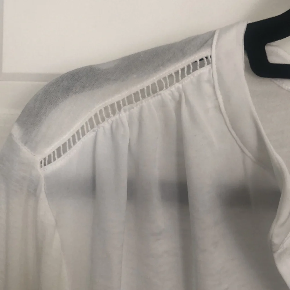 Banana Republic Blouse - size large. Cream. Silk front, cotton arms and back - Picture 3 of 4